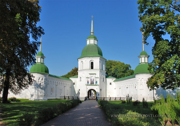 Новгород-Северский монастырь: главный вход