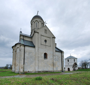 Шевченково: церковь св. Пантелеймона и монастырские ворота