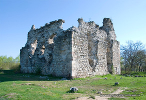 Донжон Середнянского замка