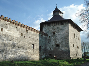 Меджибожский замок: башня у ворот