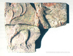 Троицкая церковь: керамическая плитка с изображением грифона