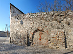 Комплекс Николаевской церкви: стена ограды со старыми южными воротами 2