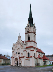 Костел в городе Стрый: общий вид на западный фасад