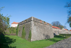 Ужгородский замок: общий вид на укрепления с запада