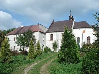 Монастырь в Соседовичах: общий вид на костёл и здание келий