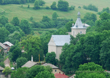 Николаевская церковь в Язловце: общий вид с юга