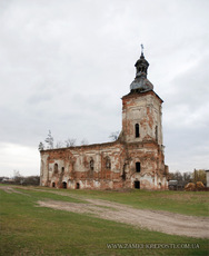Костел в селе Лешнев - вид с северо-запада