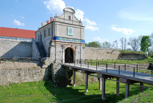 Збаражский замок: ворота и куртины западной линии укреплений