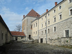 Свиржский замок - западный двор, вид изнутри